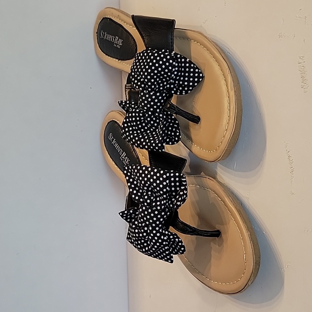 St. John's Bay Women's Black & White Bow Flat Filp Flop Sandals Sz 9M